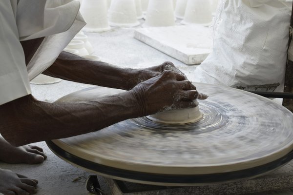 Où découvrir les traditions artisanales de la poterie en Tunisie?