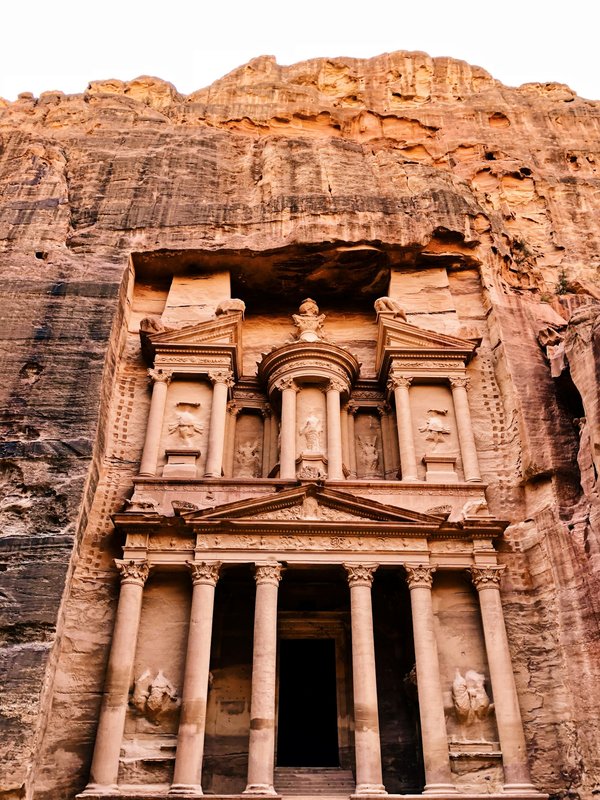 Quelle croisière propose des visites des sites archéologiques en Jordanie?